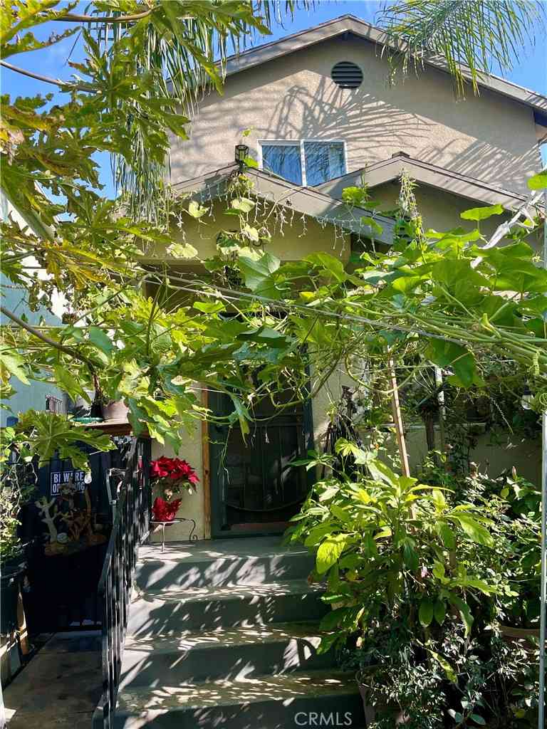 Homes For Sale - 6558 S Van Ness<br/> Los Angeles, CA 90047