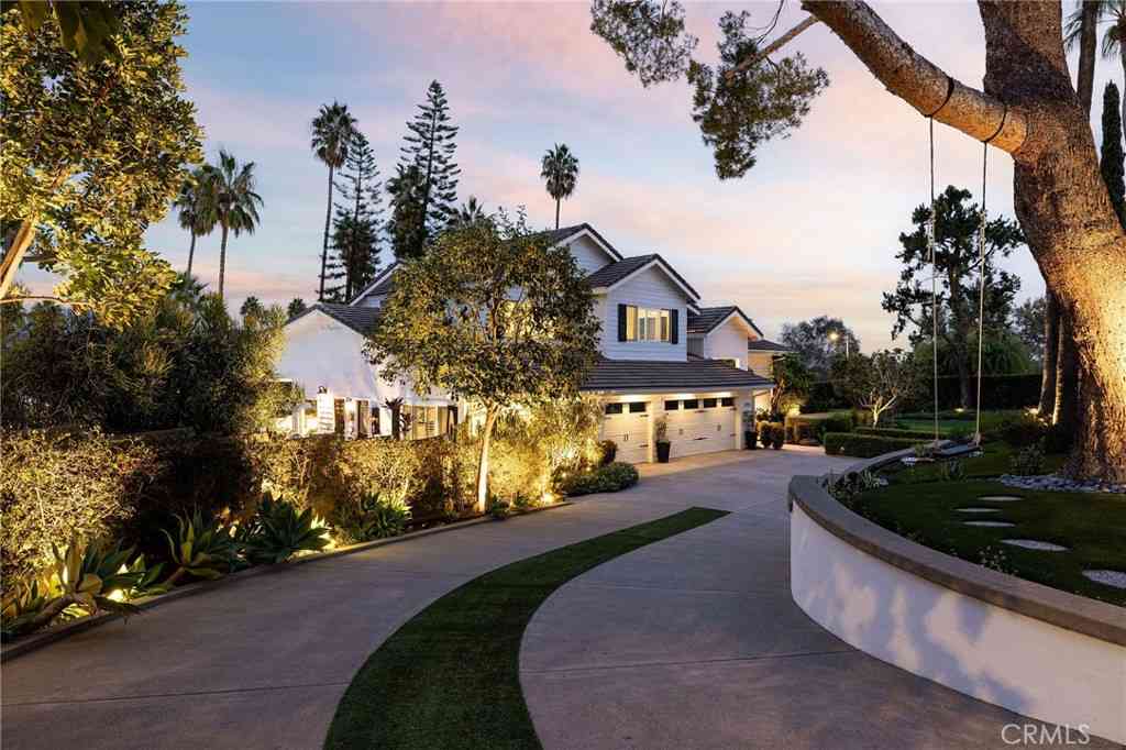 Homes For Sale - 2121 Valhalla Drive<br/> North Tustin, CA 92705