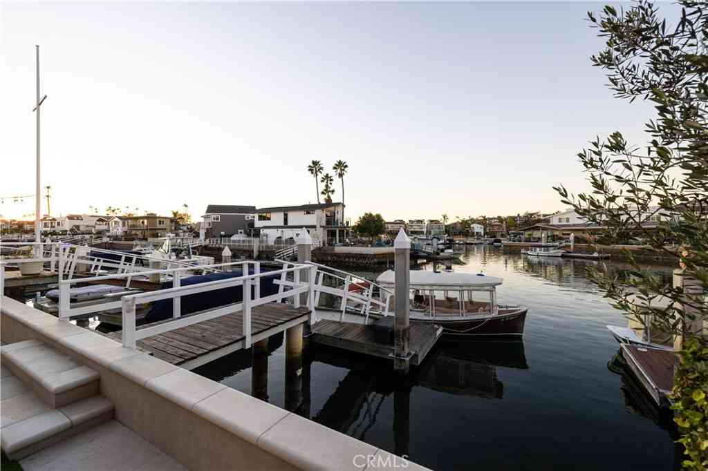 Homes For Sale - 613 36th Street<br/> Newport Beach, CA 92663