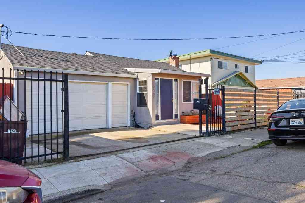 Homes For Sale - 7447 Lockwood St<br/> Oakland, CA 94621