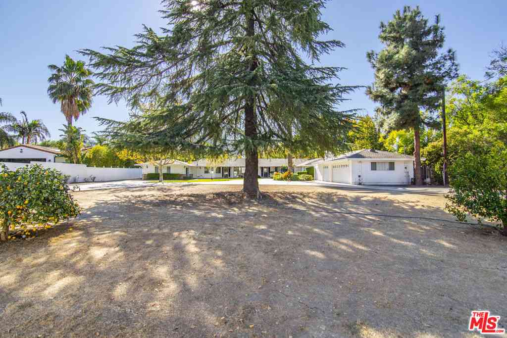 Homes For Rent - 22960 Erwin Street<br/> Woodland Hills, CA 91367