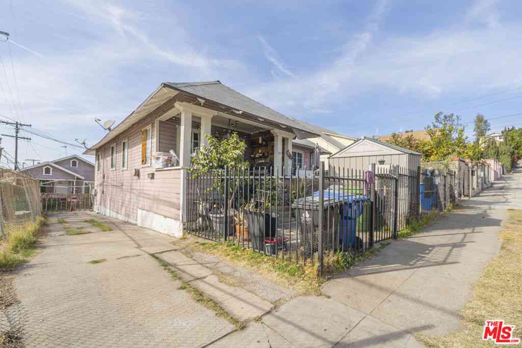 Homes For Sale - 2415 N Gates Street<br/> Los Angeles, CA 90031