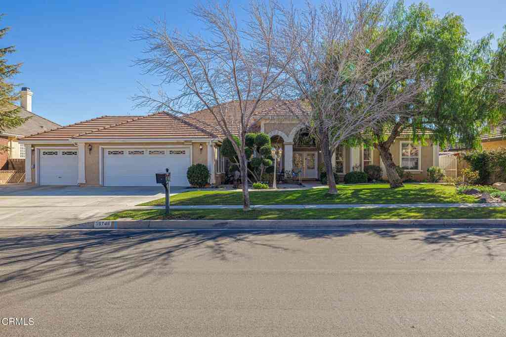 Homes For Sale - 39748 Golfers Drive<br/> Palmdale, CA 93551