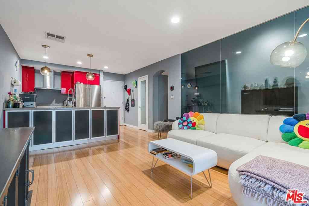Homes For Sale - 750 N Kings Road #225<br/> West Hollywood, CA 90069