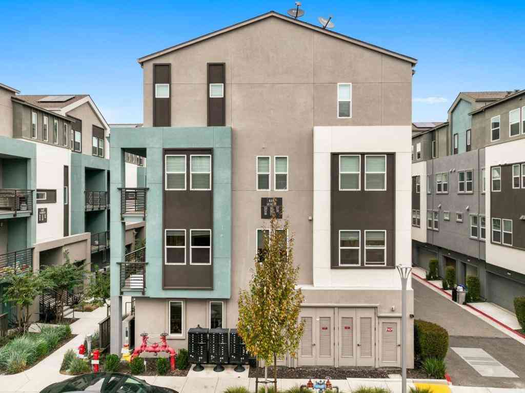 Homes For Sale - 581 Yale Way<br/> San Jose, CA 95117