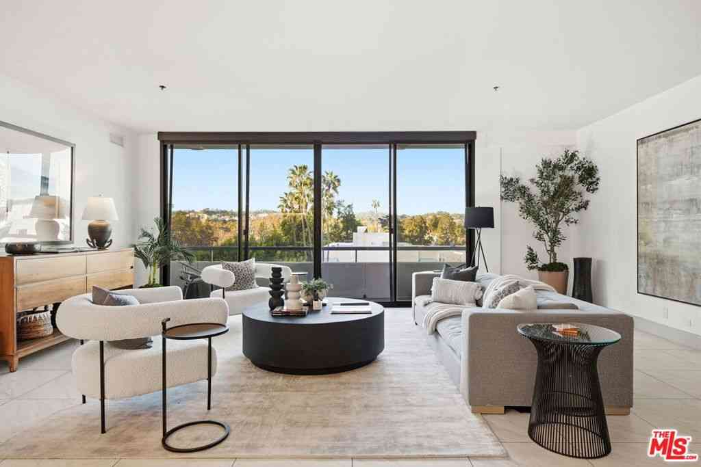 Condo For Sale - 10660 Wilshire Boulevard #804<br/> Los Angeles, CA 90024