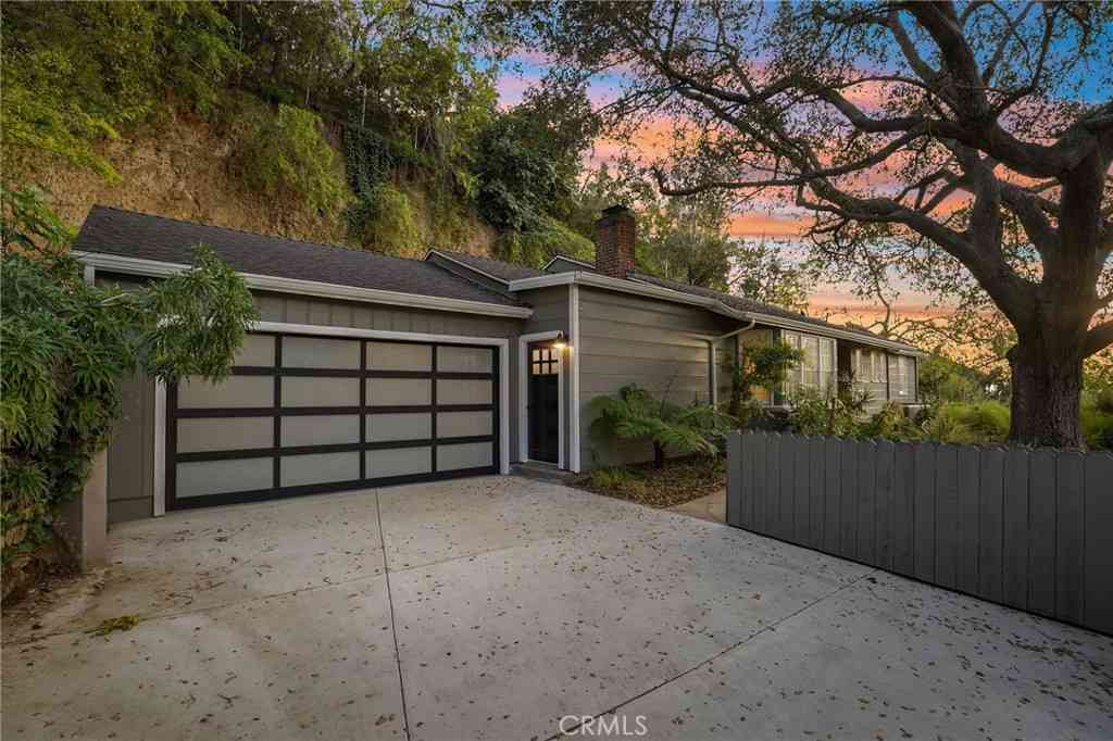 Homes For Sale - 2252 Verde Oak<br/> Los Angeles, CA 90068