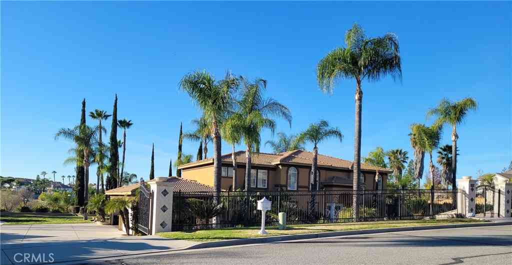 Homes For Sale - 14119 Ashton Lane<br/> Riverside, CA 92508