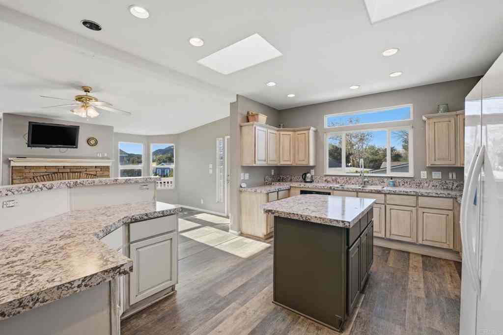 Mobile Home For Sale - 1301 S Hale Avenue #SPC 41<br/> Escondido, CA 92029