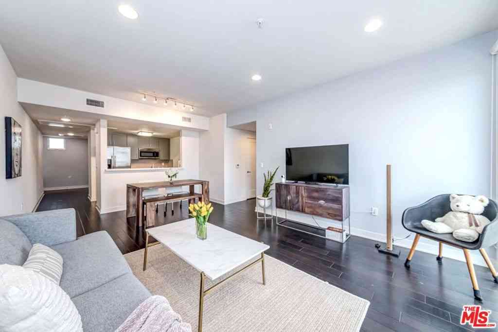 Homes For Sale - 436 S Virgil Avenue #PH 1<br/> Los Angeles, CA 90020