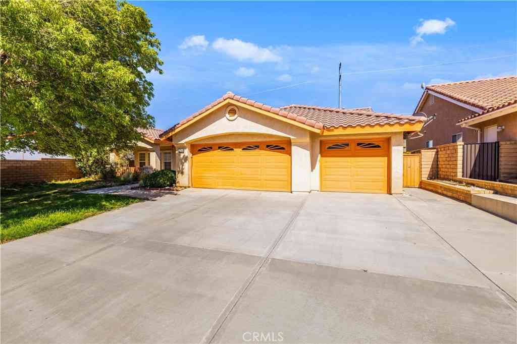 Homes For Sale - 42344 Camden<br/> Lancaster, CA 93536