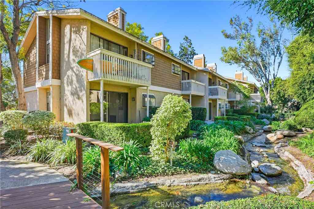 Homes For Sale - 85 Lakepines<br/> Irvine, CA 92620