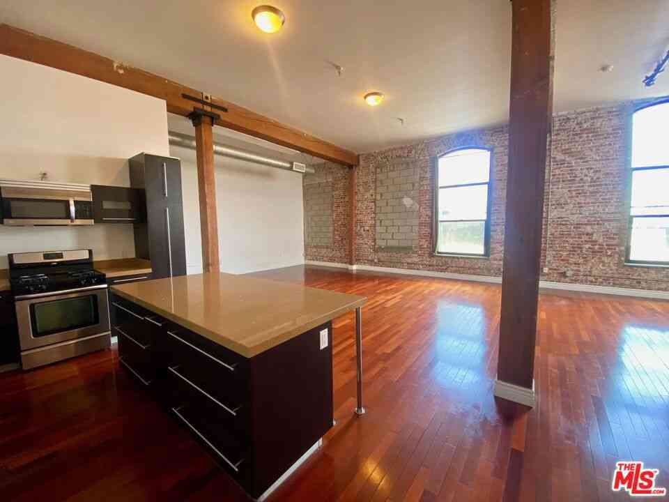 Homes For Rent - 652 Mateo Street #201<br/> Los Angeles, CA 90021