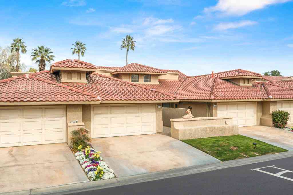 Homes For Sale - 77760 Woodhaven Drive S<br/> Palm Desert, CA 92211