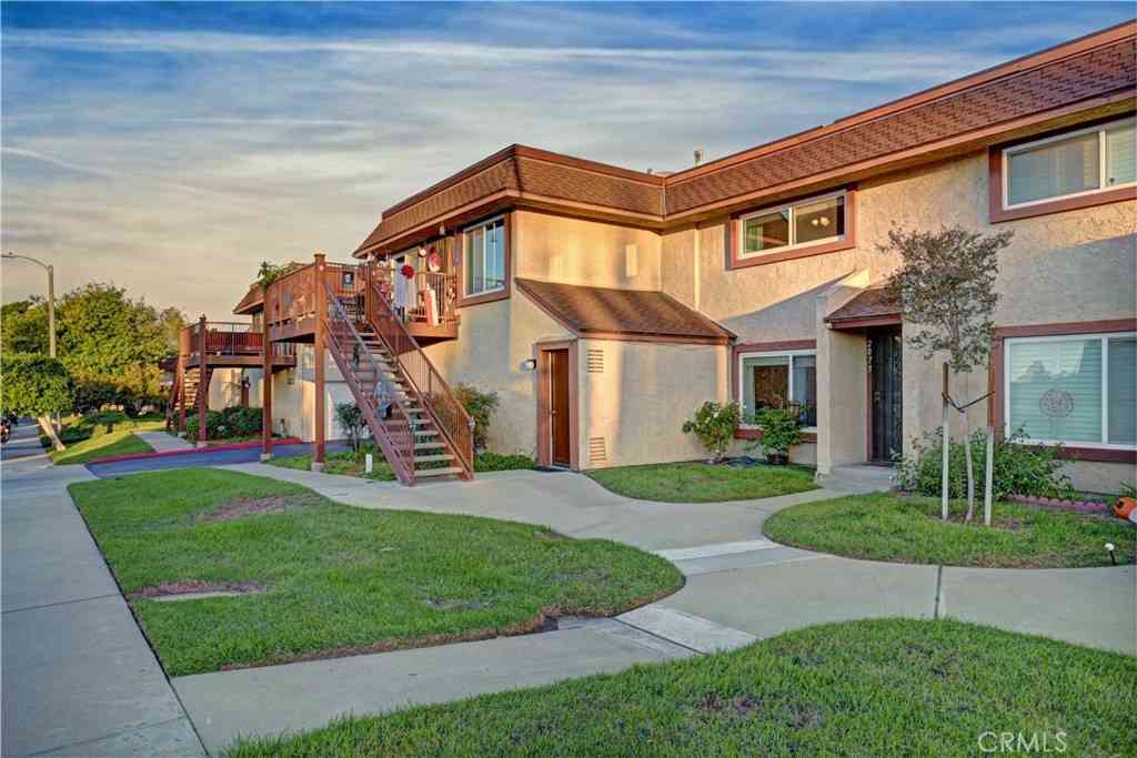 Homes For Sale - 2073 E Greenhaven Street<br/> Covina, CA 91724