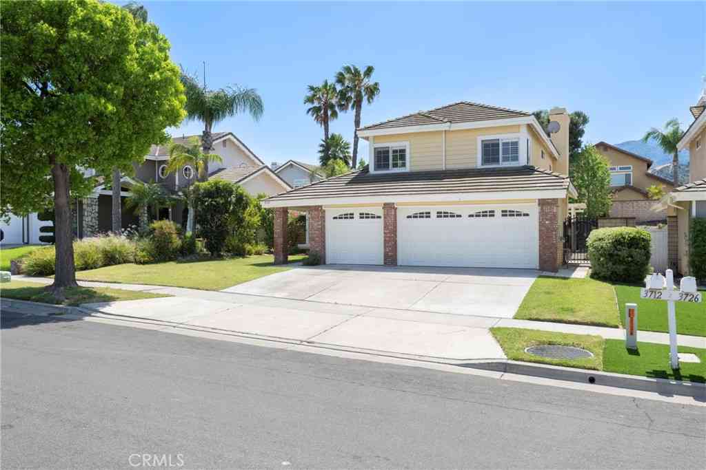 Homes For Sale - 3712 Summit View Court<br/> Corona, CA 92882