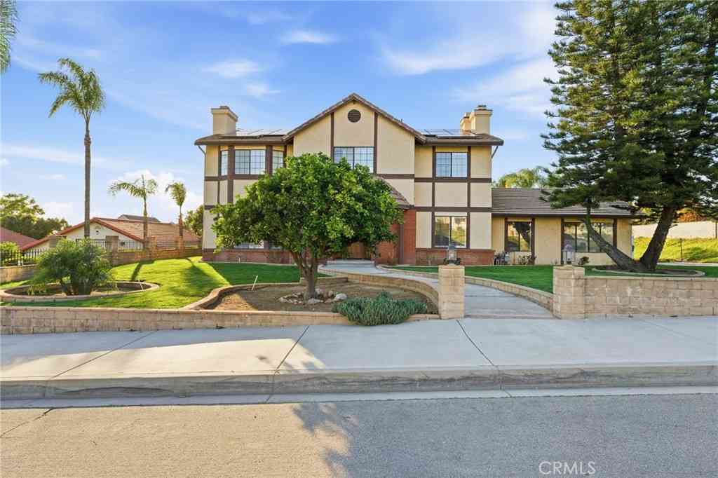Homes For Sale - 7464 Via Deldene<br/> Highland, CA 92346