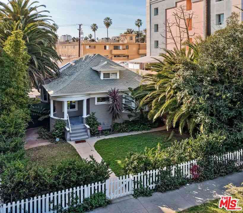 Homes For Sale - 1124 7th Street<br/> Santa Monica, CA 90403