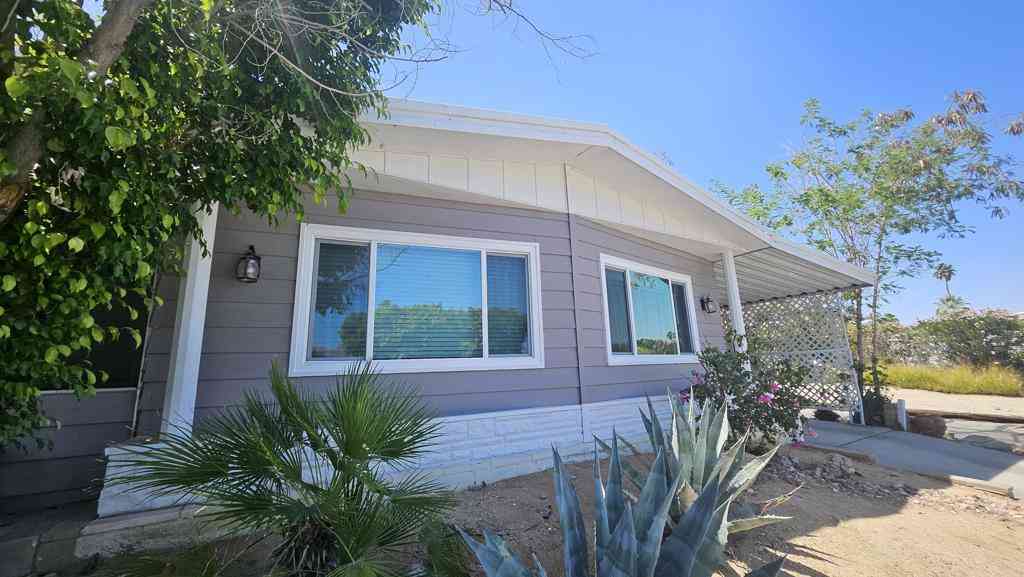 Mobile Home For Sale - 33 Diamond E Drive<br/> Palm Desert, CA 92260