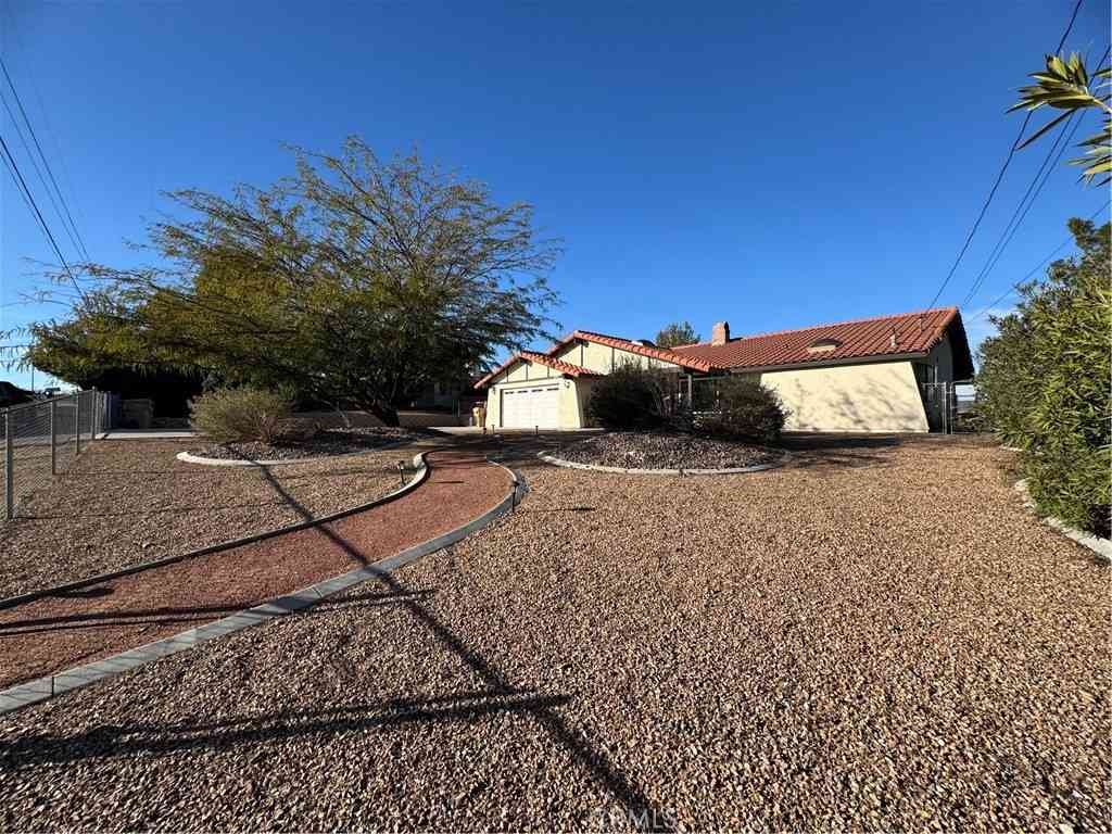 Homes For Sale - 16834 Elm Street<br/> Hesperia, CA 92345