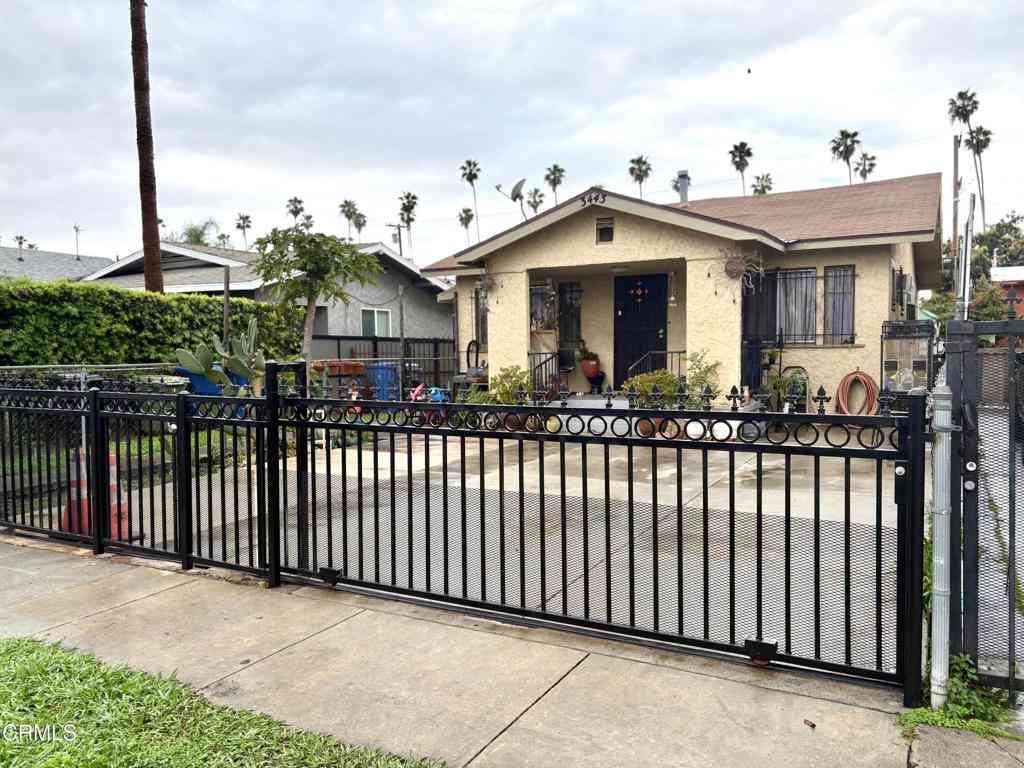Homes For Sale - 3443-3445 9th Avenue<br/> Los Angeles, CA 90018
