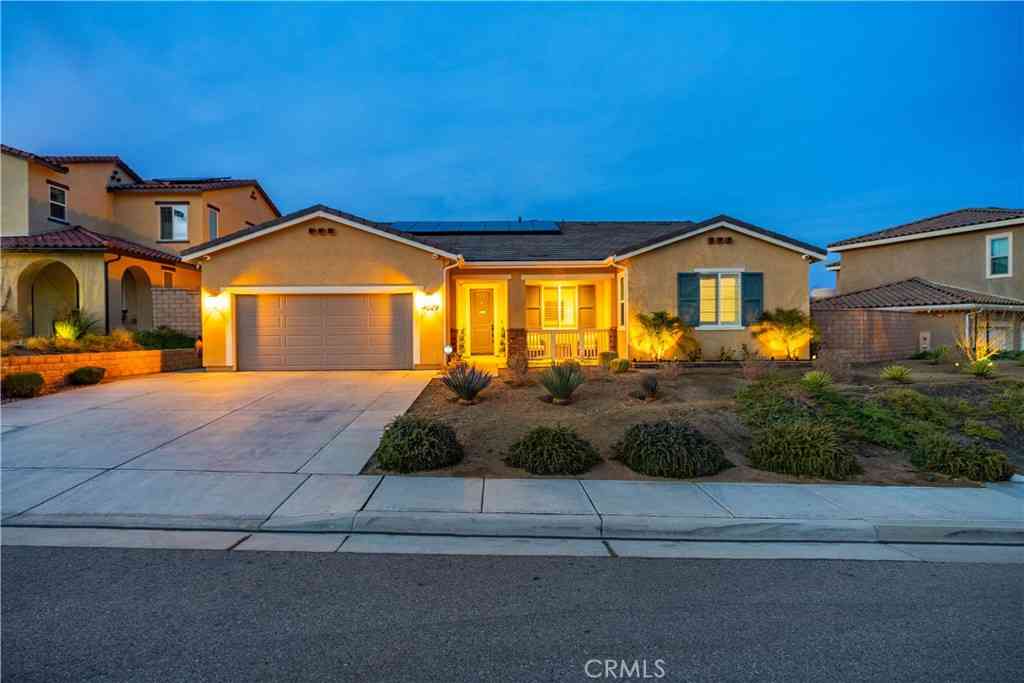 Homes For Sale - 4029 Bridle Ct<br/> Palmdale, CA 93551
