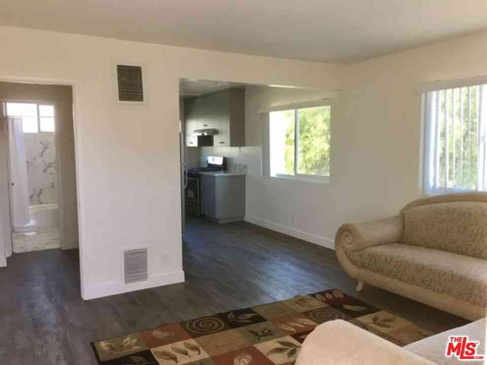 Homes For Rent - 1353 W 36th Place #3<br/> Los Angeles, CA 90007