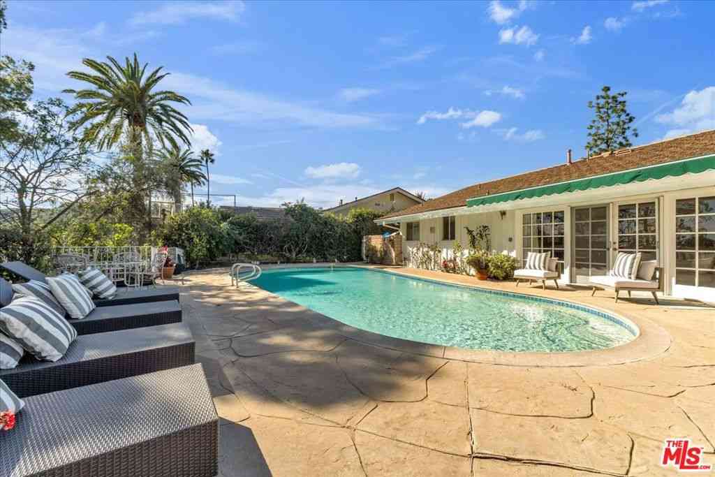 Homes For Sale - 16560 Park Lane Circle<br/> Los Angeles, CA 90049