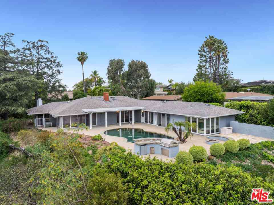Homes For Sale - 15901 High Knoll Road<br/> Encino, CA 91436
