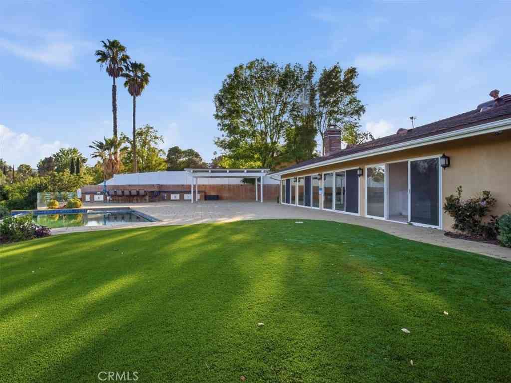 Homes For Sale - 20216 Delita Drive<br/> Woodland Hills, CA 91364