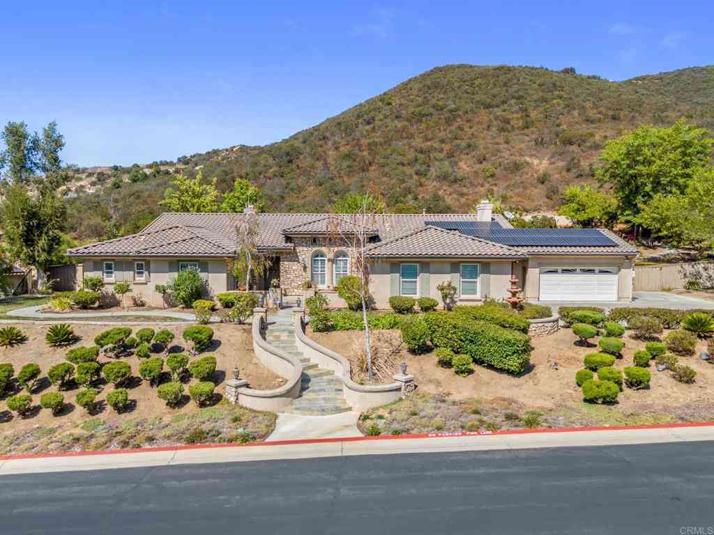 Homes For Sale - 14776 Interlachen Terrace<br/> Valley Center, CA 92082