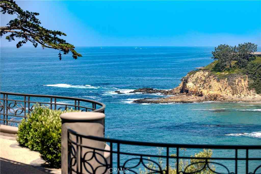 Homes For Sale - 199 Emerald Bay<br/> Laguna Beach, CA 92651