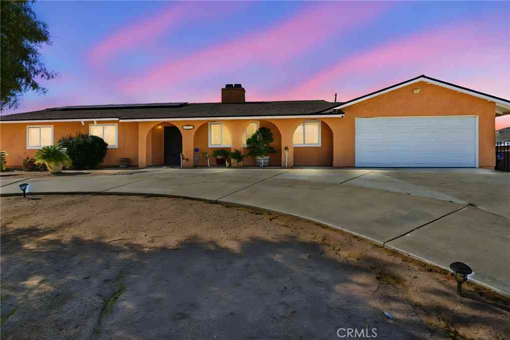 Homes For Sale - 7868 Arrowhead Lake Road<br/> Hesperia, CA 92345