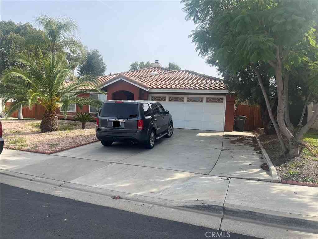 Homes For Sale - 32730 Royal Oak Lane<br/> Lake Elsinore, CA 92530
