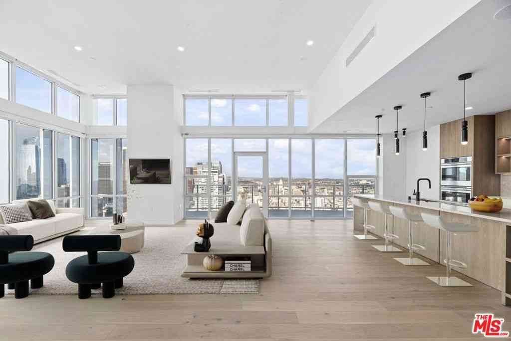 Homes For Rent - 230 W Olympic Boulevard #PH 1<br/> Los Angeles, CA 90015