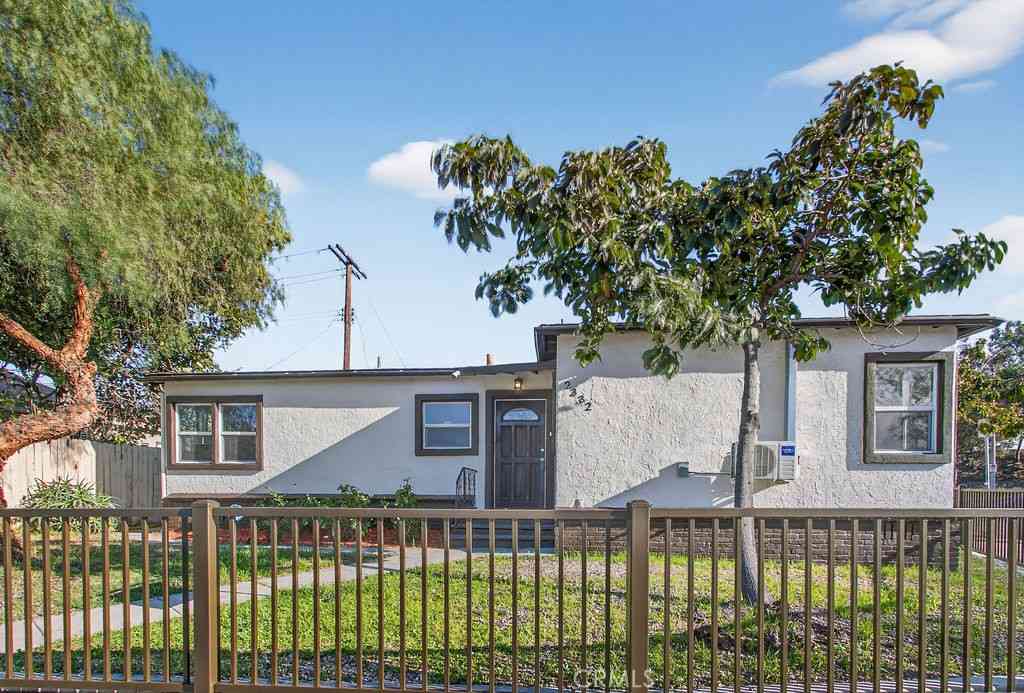 Homes For Sale - 2332 S Highland Avenue<br/> Los Angeles, CA 90016