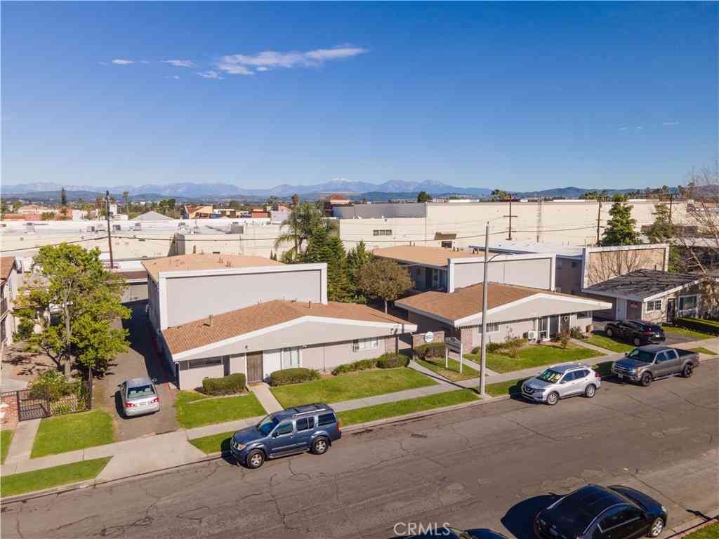 Homes For Sale - 2109-2113 E Westport Drive<br/> Anaheim, CA 92806