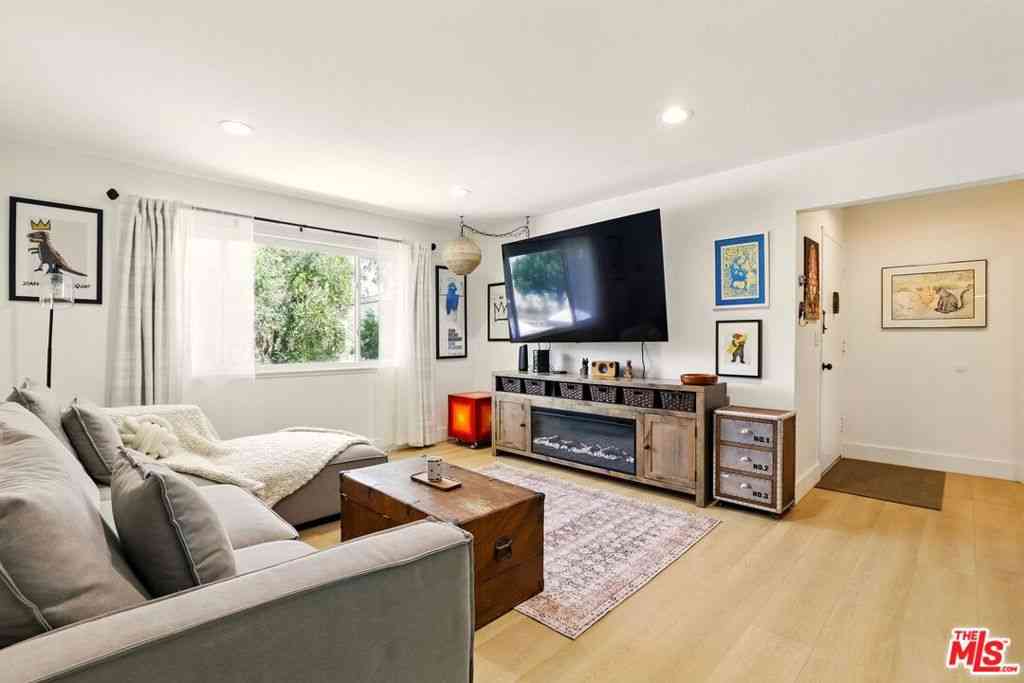 Homes For Sale - 11813 Runnymede Street #36<br/> North Hollywood, CA 91605