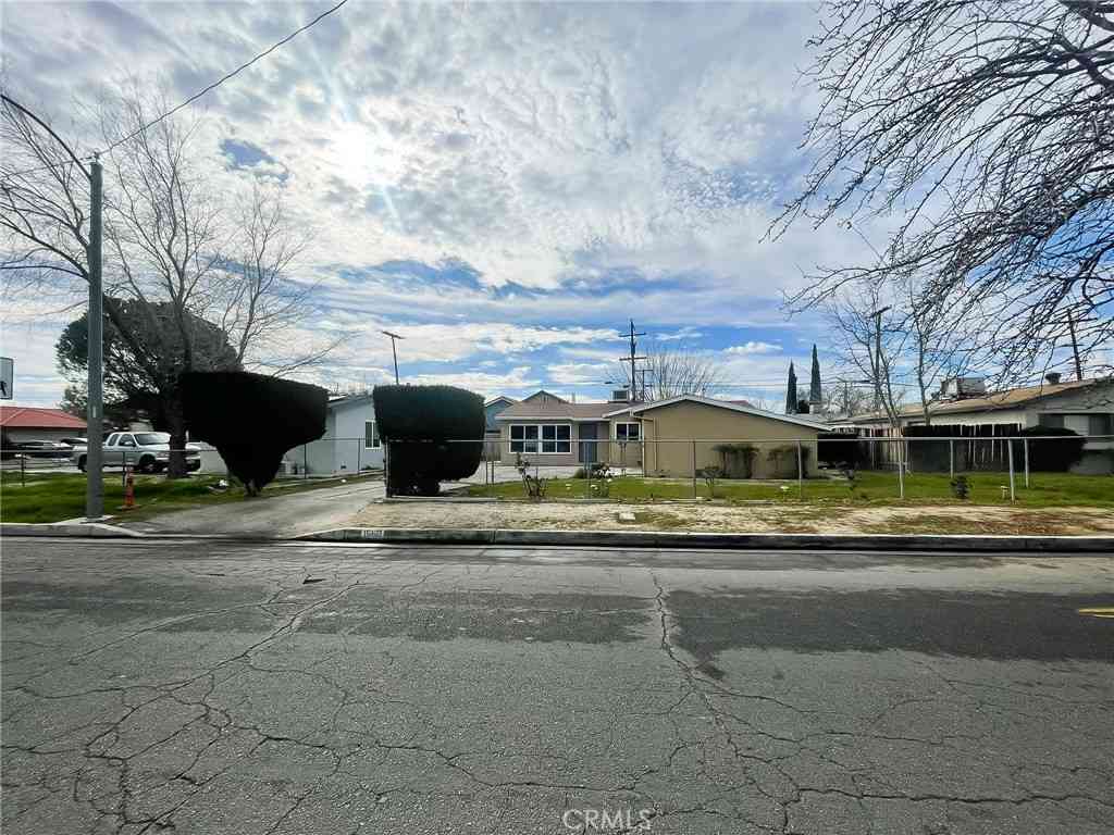 Homes For Sale - 1560 W Avenue H10<br/> Lancaster, CA 93534