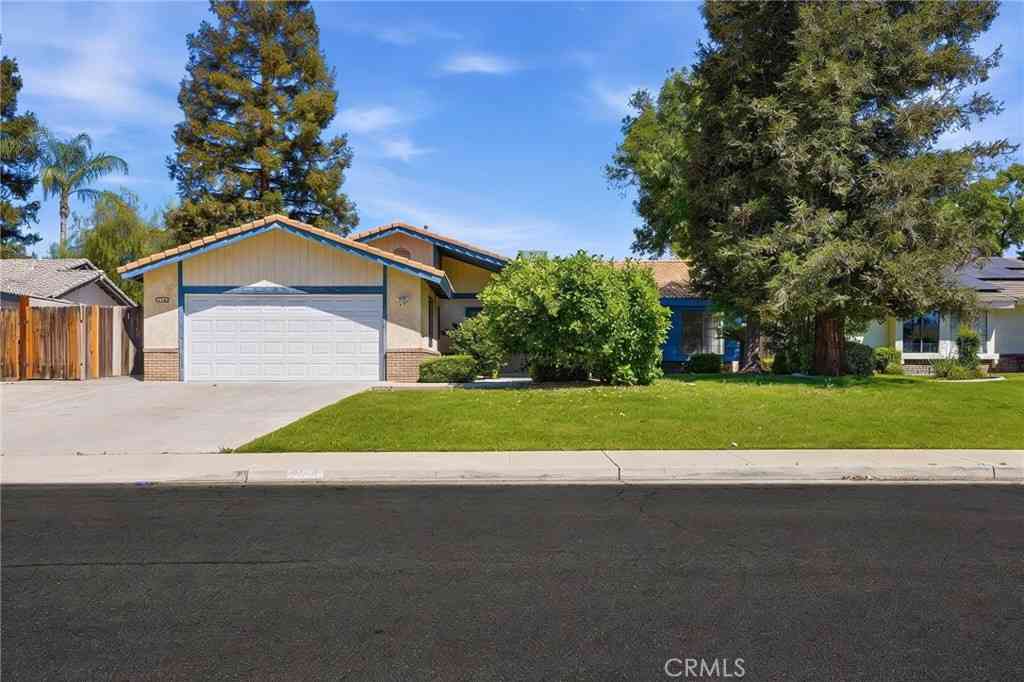 Homes For Sale - 6916 Bandolero<br/> Bakersfield, CA 93308