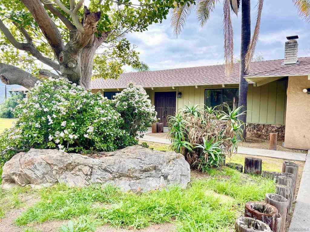 Homes For Sale - 10361 Old Castle Rd<br/> Valley Center, CA 92082