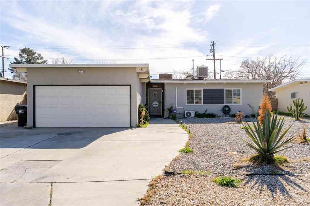 Homes For Rent - 1432 W Avenue H15<br/> Lancaster, CA 93534