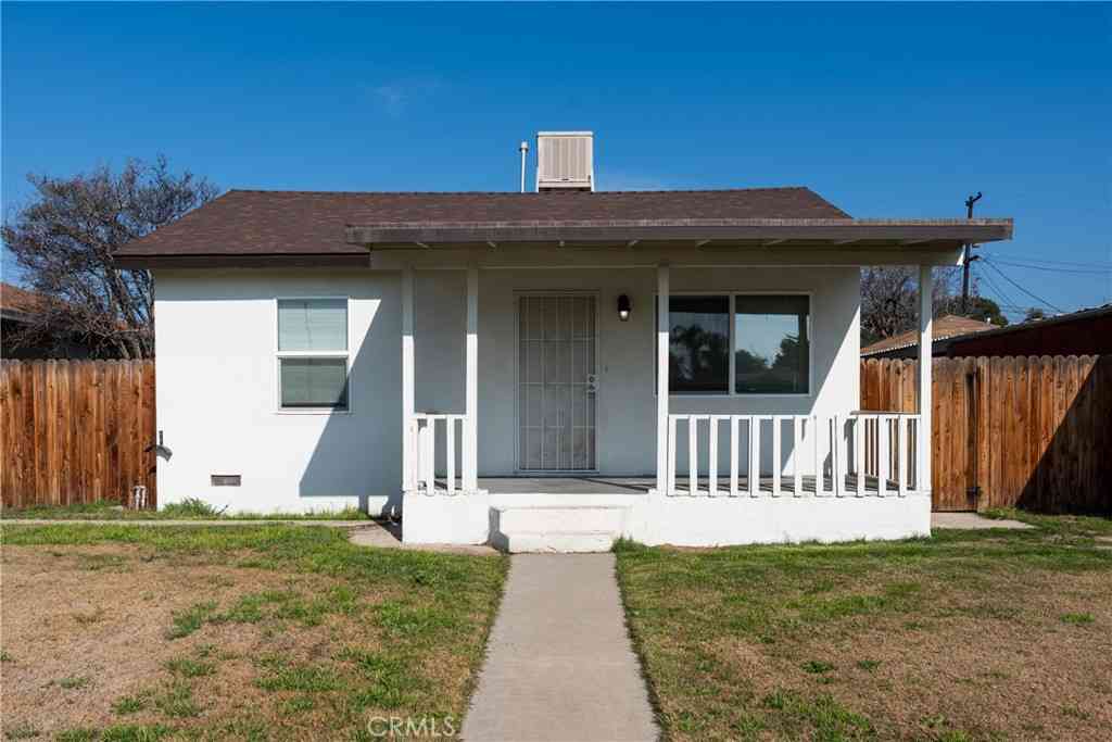 Homes For Sale - 1102 E 18th Street<br/> Bakersfield, CA 93305