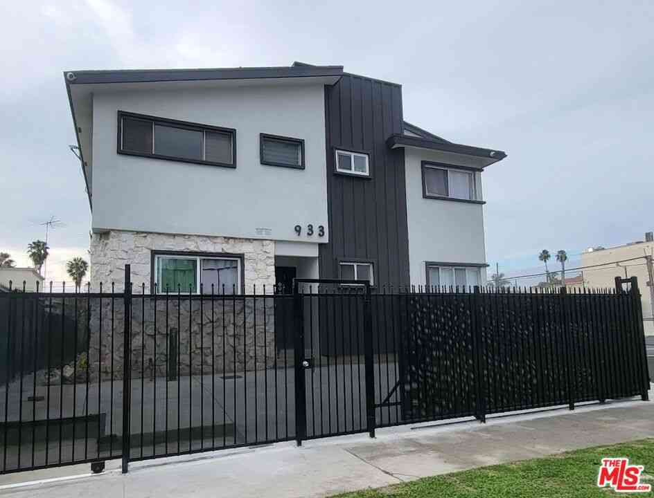 Homes For Rent - 933 S Norton Avenue #4<br/> Los Angeles, CA 90019