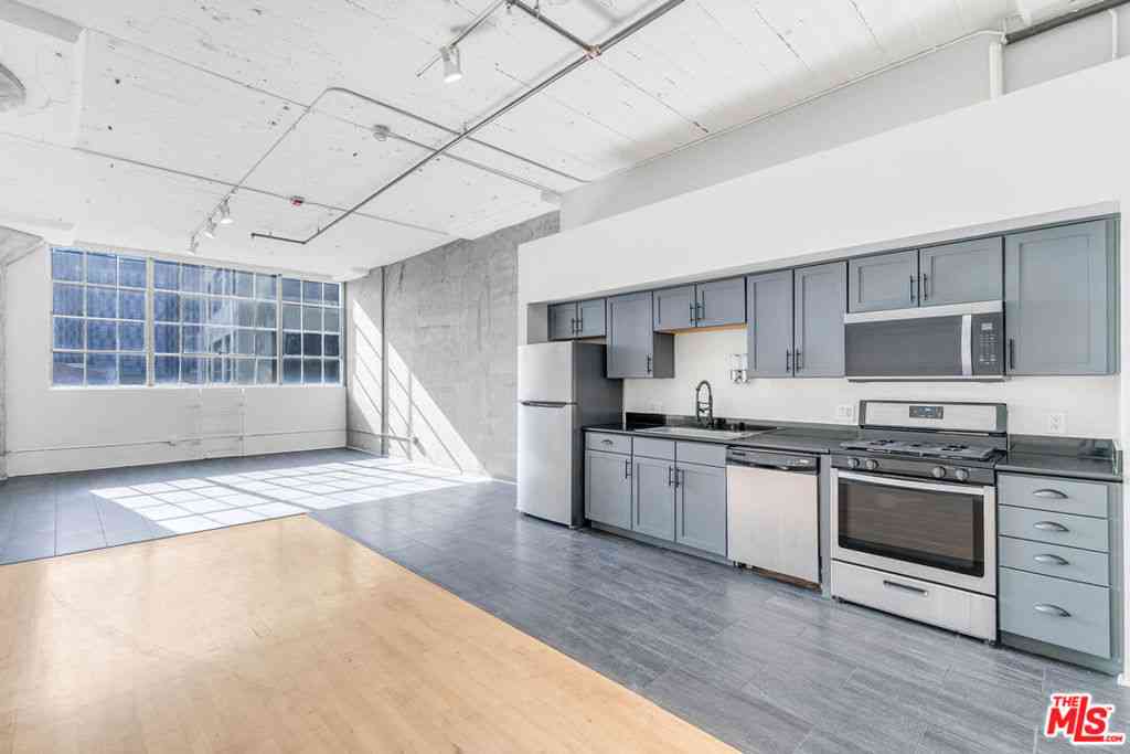 Condo For Rent - 420 S San Pedro Street #218<br/> Los Angeles, CA 90013