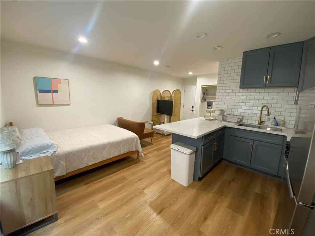 Condo For Rent - 827 S Manhattan #205<br/> Los Angeles, CA 90005