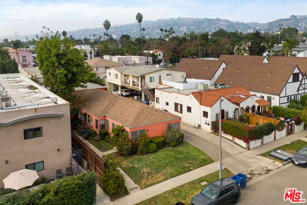 Homes For Sale - 833 N Poinsettia Place<br/> Los Angeles, CA 90046