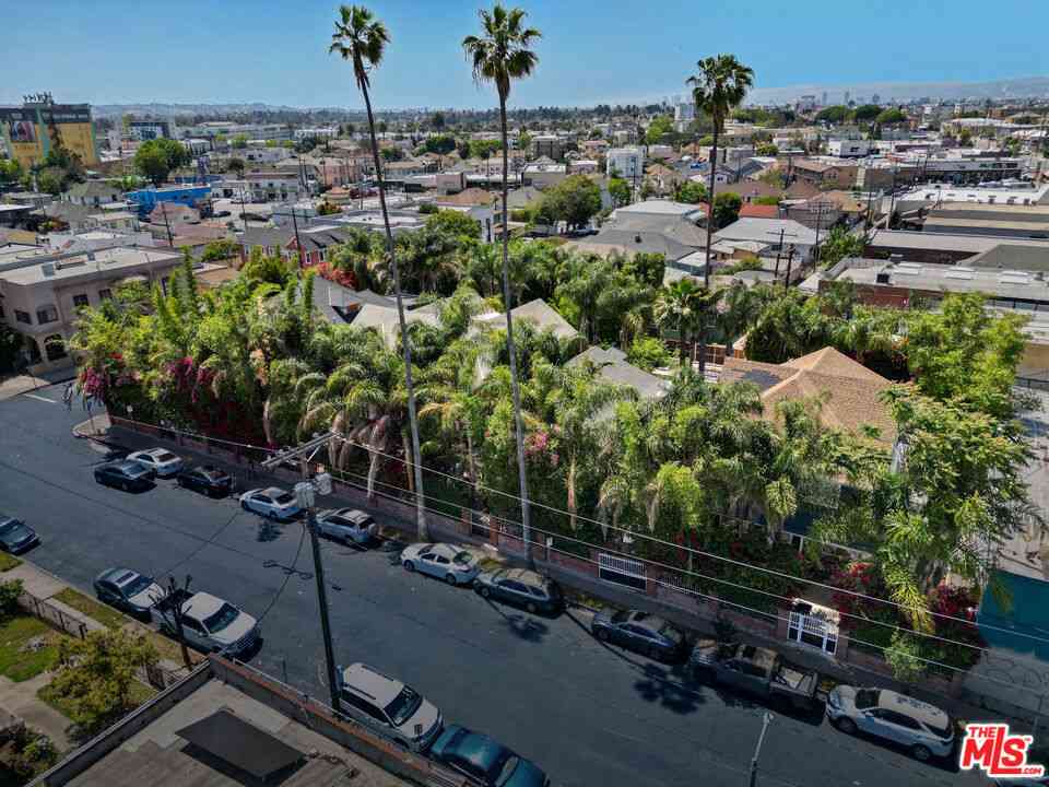Homes For Sale - 1605 S Bonnie Brae Street<br/> Los Angeles, CA 90006