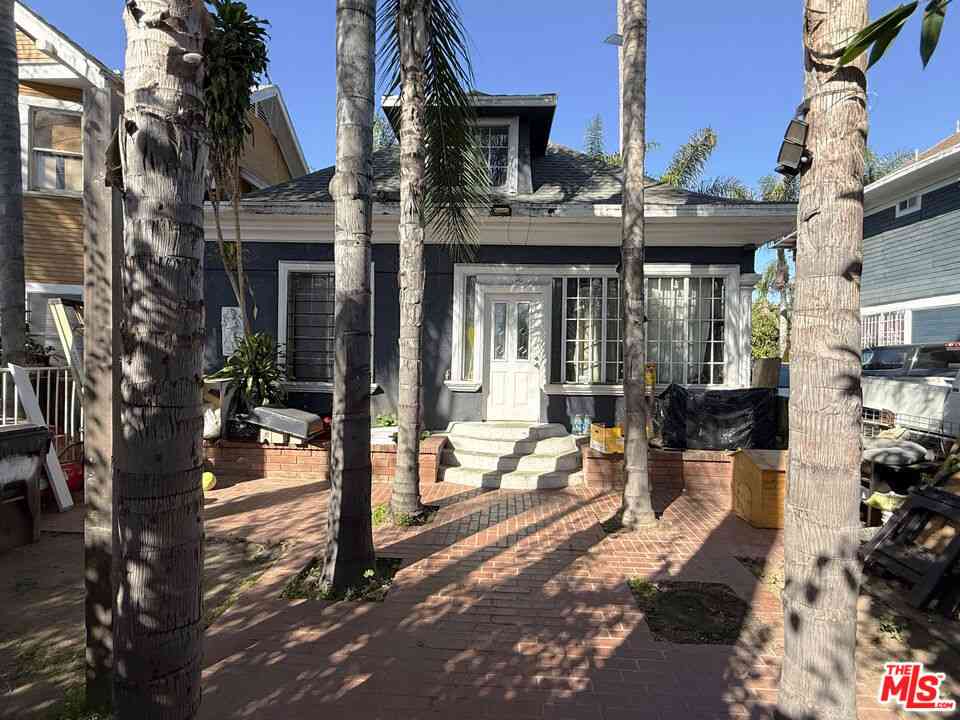 Homes For Sale - 1611 S Bonnie Brae Street<br/> Los Angeles, CA 90006