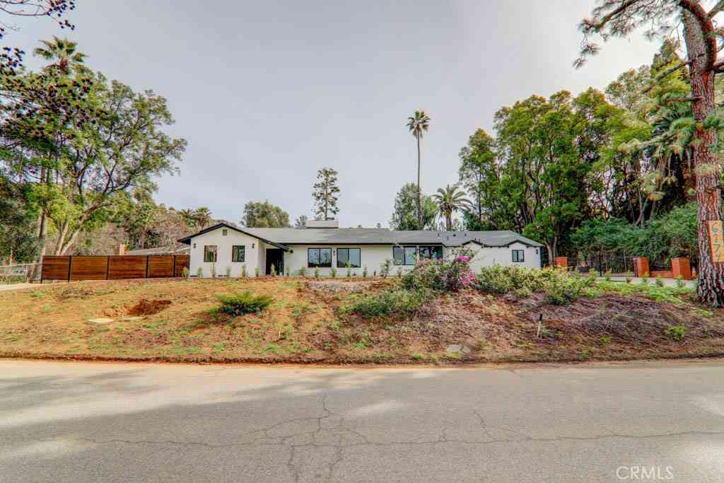 Homes For Sale - 6174 Hawarden<br/> Riverside, CA 92506